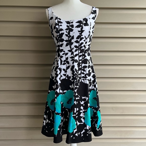 Nine West Dresses & Skirts - •Nine West• Sleeveless Floral Fit and Flare Dress - Size 12